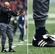 包含塞维利亚客场取胜，继续领跑积分榜保持不败的词条