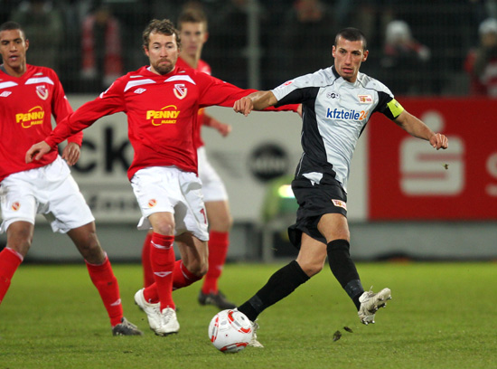 柏林联队主教练严格要求,训练投入多少钱